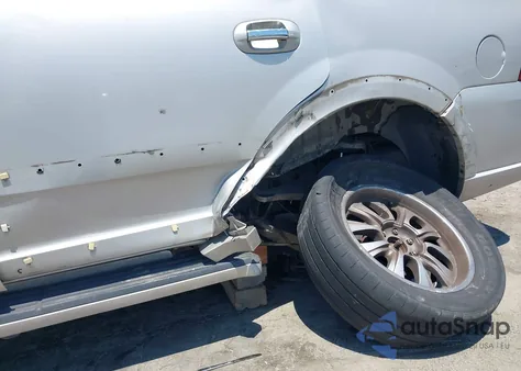 2003 Lincoln Navigator z USA, uszkodzony, nr VIN 5LMFU28R63LJ15582